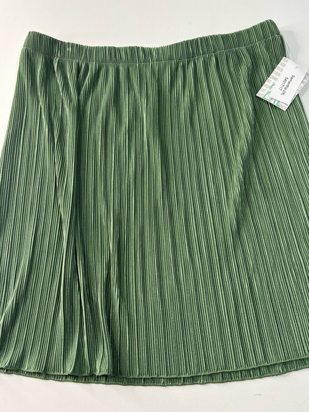 NWT LuLaRoe 2XL Samantha Pleated Green Women's Skirt